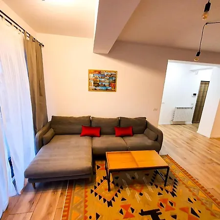 Urban Retreat: Industrial Chic 1br Ap - Heart Of Bucharest