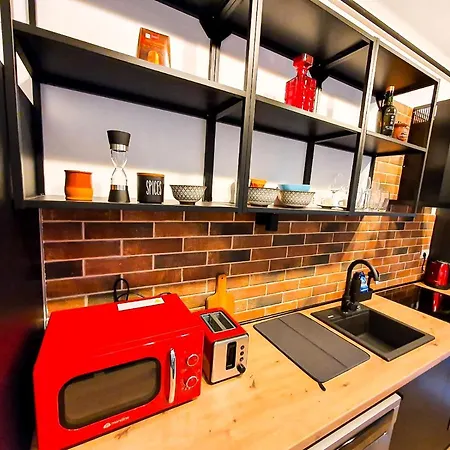 Urban Retreat: Industrial Chic 1br Ap - Heart Of Apartment Bucharest