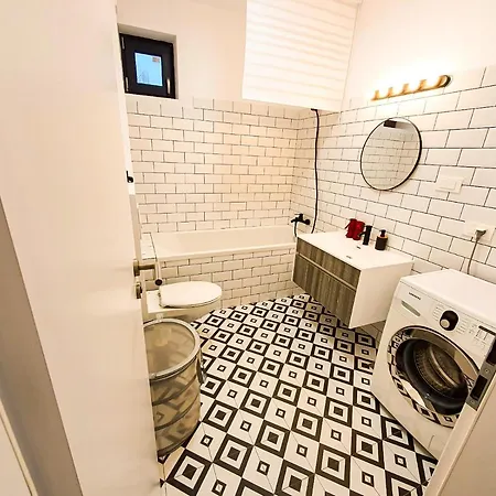 Urban Retreat: Industrial Chic 1br Ap - Heart Of Apartment Bucharest