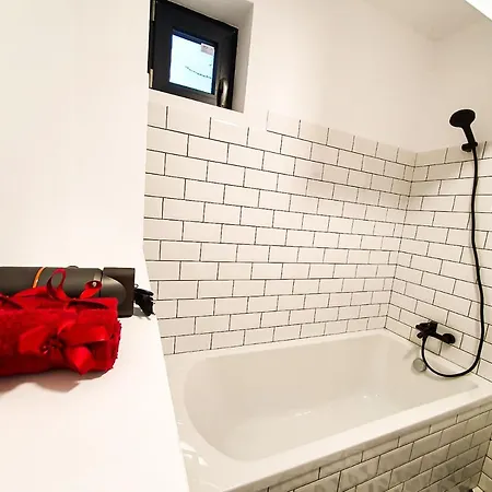 Apartment Urban Retreat: Industrial Chic 1br Ap - Heart Of
